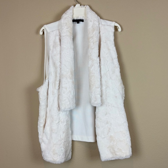Karen Kane Jackets & Blazers - Karen Kane Cream Open Front Asymmetrical Faux Fur Vest w/ Cream Knit Back Panel
